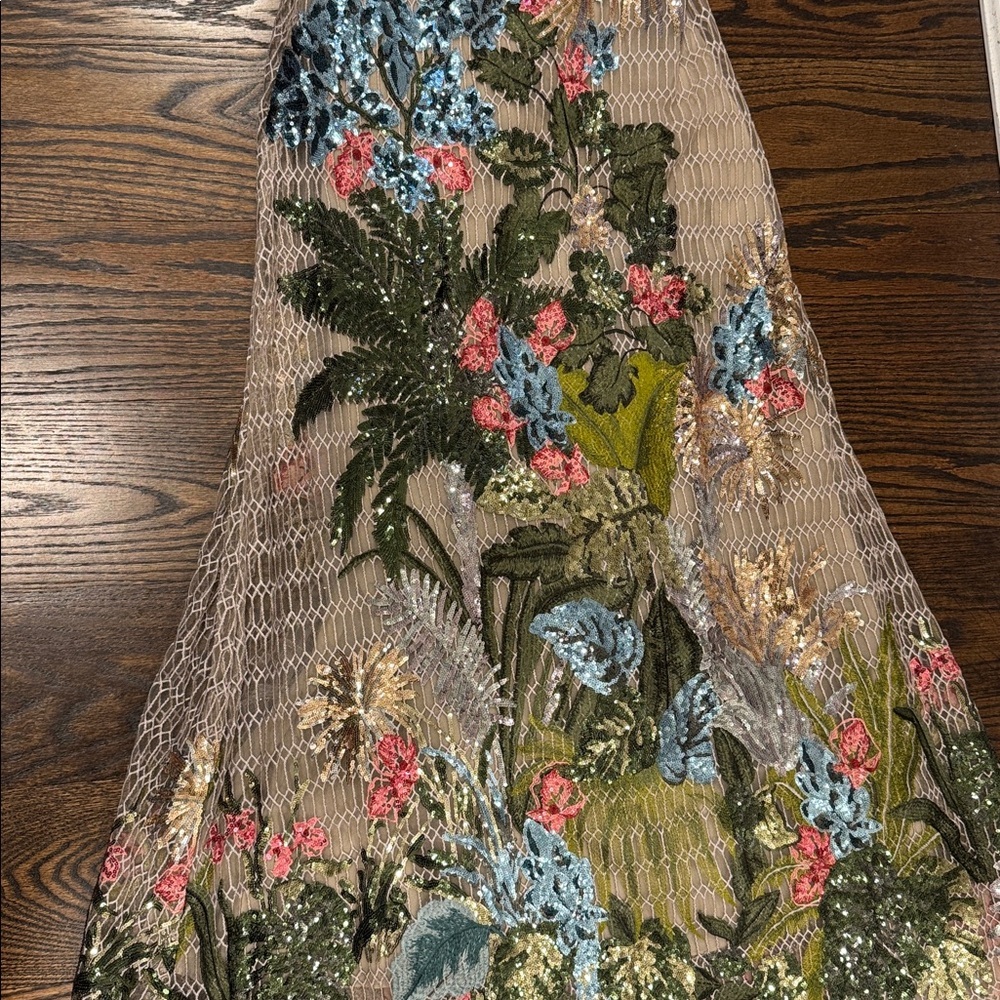 Elie Saab SS25 floral sequin gown - Picture 7 of 11